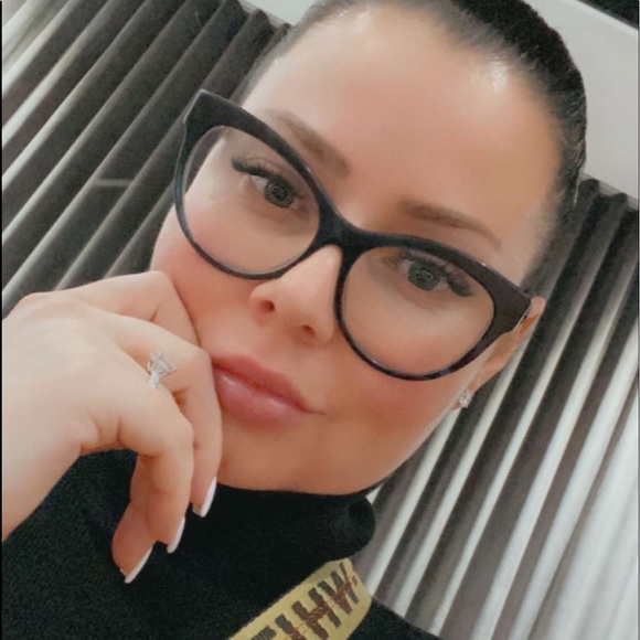 Meet your Posher, Mira - Picture 1 of 1